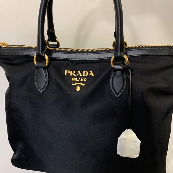 🌺 PRADA nylon leather bag 🌺 ON SALE - Picture 2 of 9